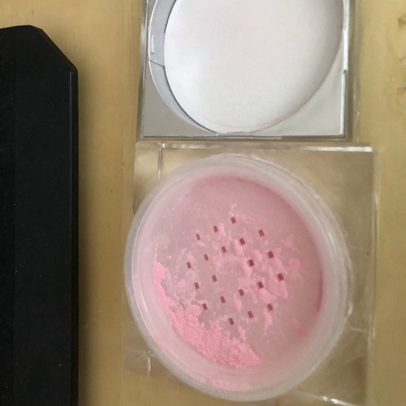 Becca Setting powder for sale - Picture 3 of 4
